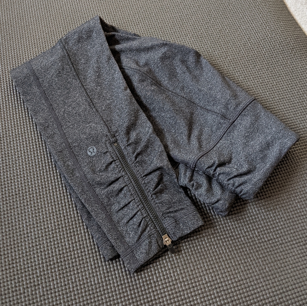 Grey Lululemon crops - Picture 2 of 4